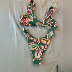 Skatie bikini. Tortuga print. Penny top. Suzanne bottoms. Small top and bottoms